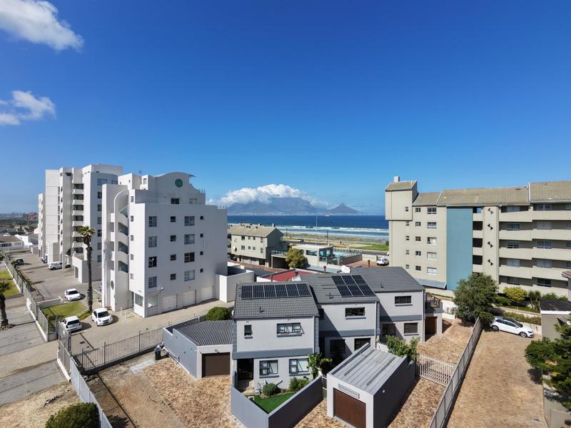 3 Bedroom Property for Sale in Bloubergrant Western Cape